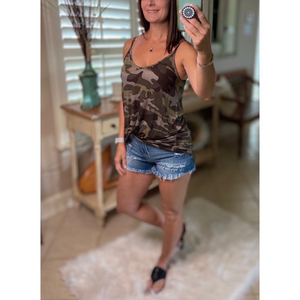 Reversible Camouflage Scoop V-Neck Tank Green 2321 - Picture 7 of 15